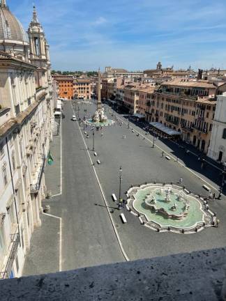 Un’iconica piazza romana caratterizzata da eleganti fontane barocche, tra cui la Fontana dei Quattro Fiumi del Bernini. Costruita sull’antico stadio di Domiziano, oggi è un luogo vivace con artisti di strada, caffè e ristoranti.